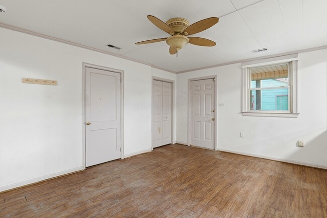 Building Photo - 2610 Hill Dr Cir