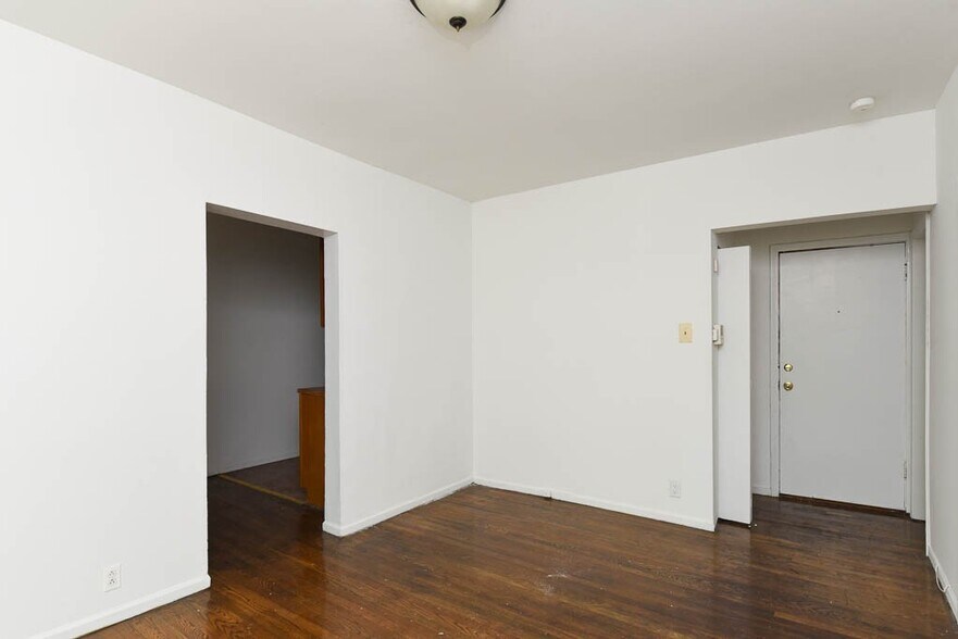 Building Photo - 929 W Sunnyside Ave