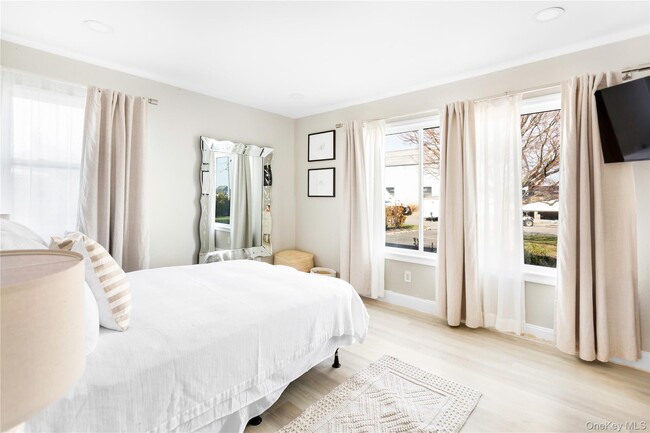 Building Photo - 30 River Rd