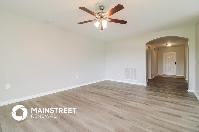 Building Photo - 719 Center Lake St