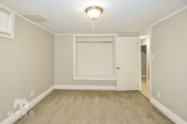 Building Photo - 381 Marquette Dr