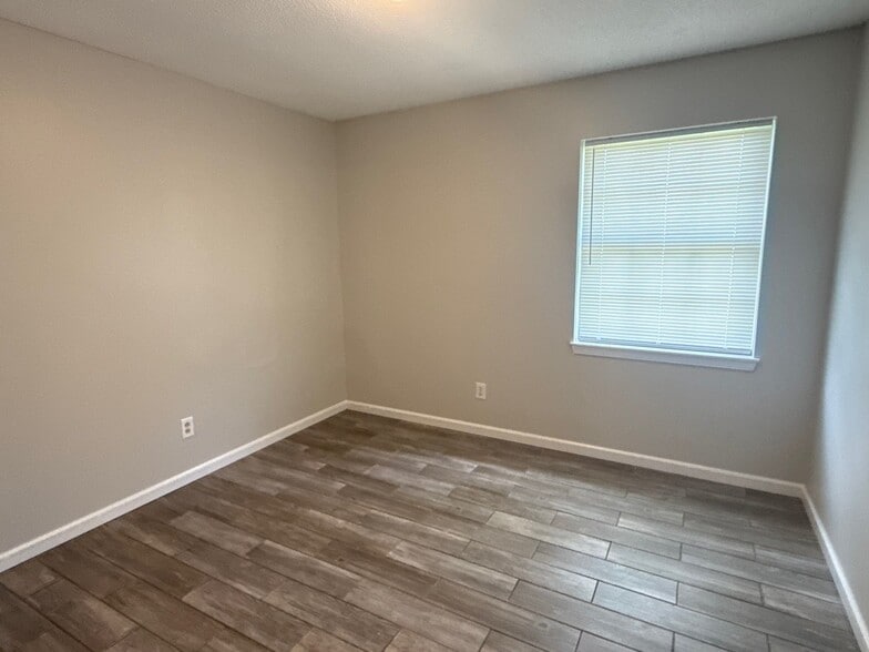 Building Photo - 9 Howlett Cv