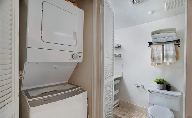 Building Photo - 1808 Old Meadow Rd