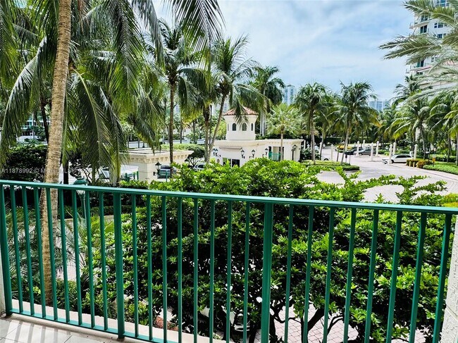Building Photo - 20000 E Country Club Dr