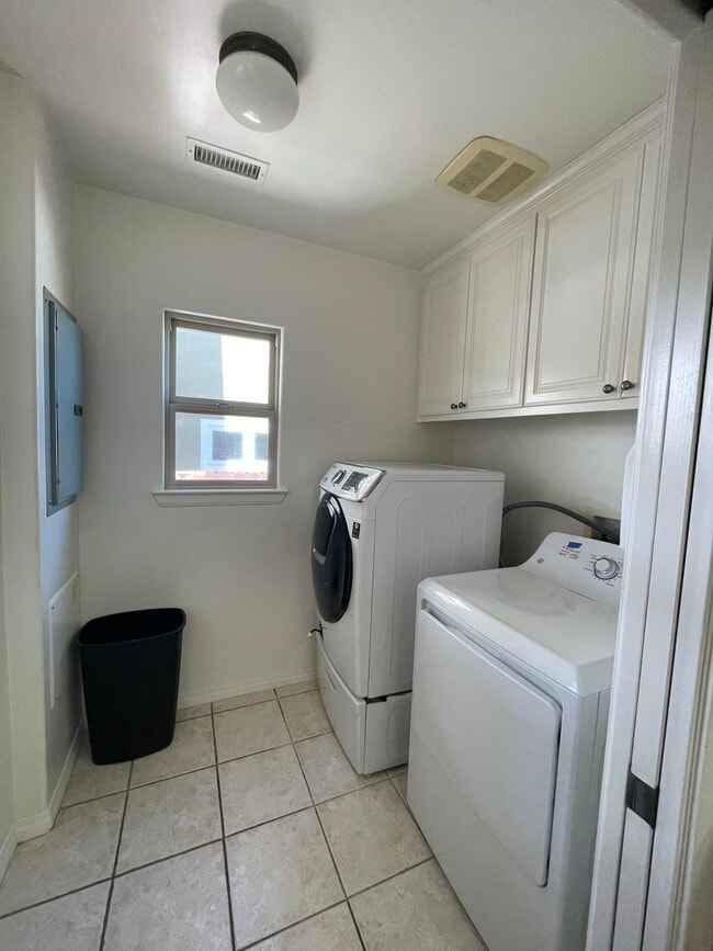 Building Photo - 4461 Santa Cruz Ave