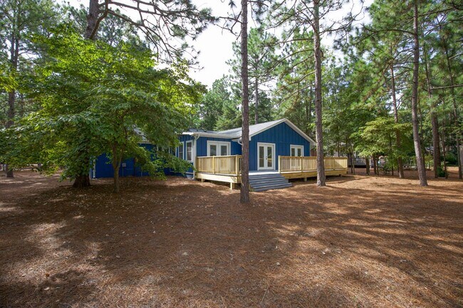 Building Photo - Gorgeous Fully Renovated 3 bedroom home in the Heart of Whispering Pines