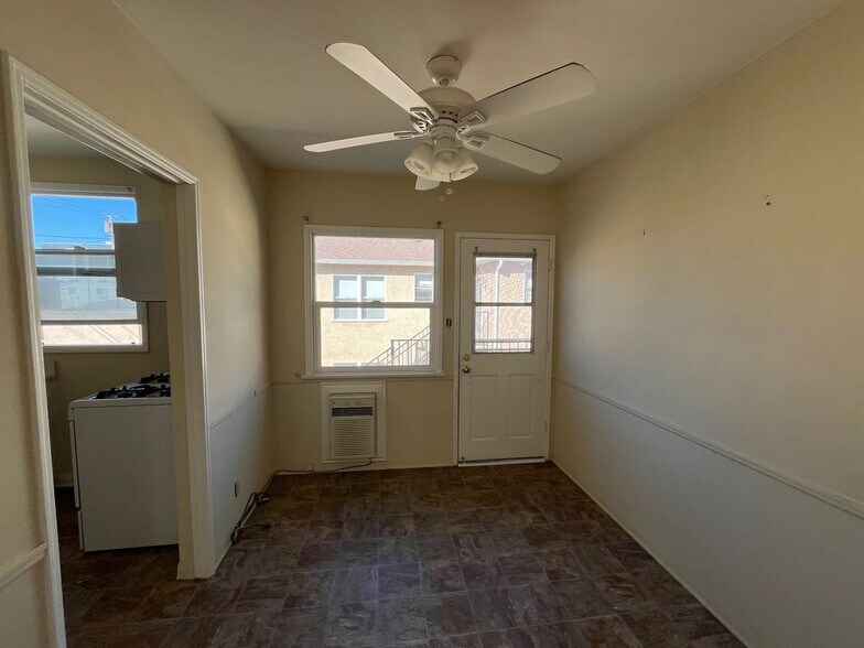 Building Photo - 131 1/2 North Kenwood Street