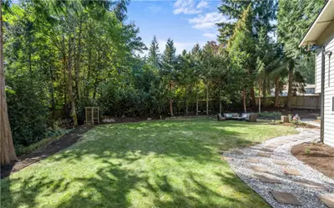 Building Photo - Beautifully refreshed gem with 4 beds and ...
