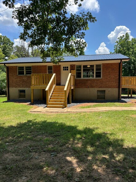 Building Photo - 160 Oak Crest Rd