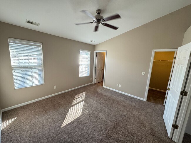 Building Photo - 3BR Townhome in Durham!