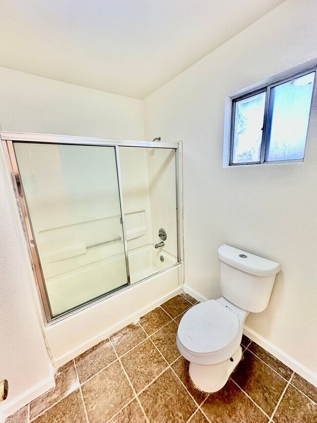 Building Photo - Spacious Selma 4/2 with Large Lot