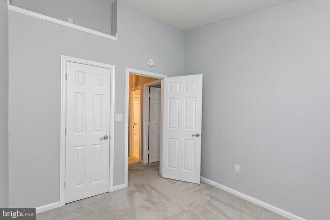 Building Photo - 205 Ridgepoint Pl