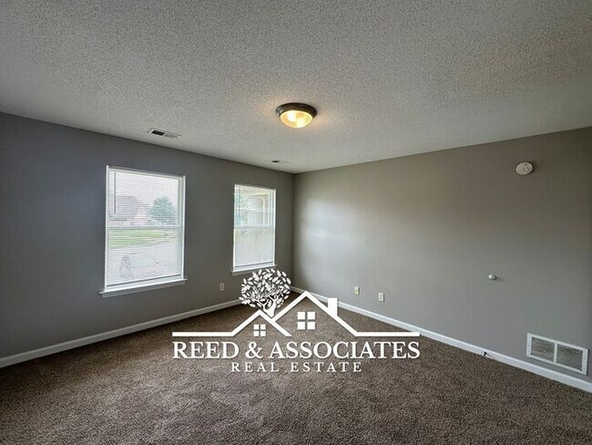 Building Photo - 2-Story Home Located in Quiet Cove!