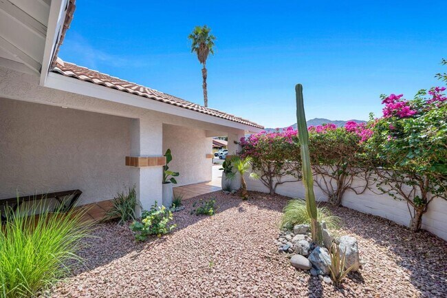 Building Photo - 54140 Avenida Mendoza