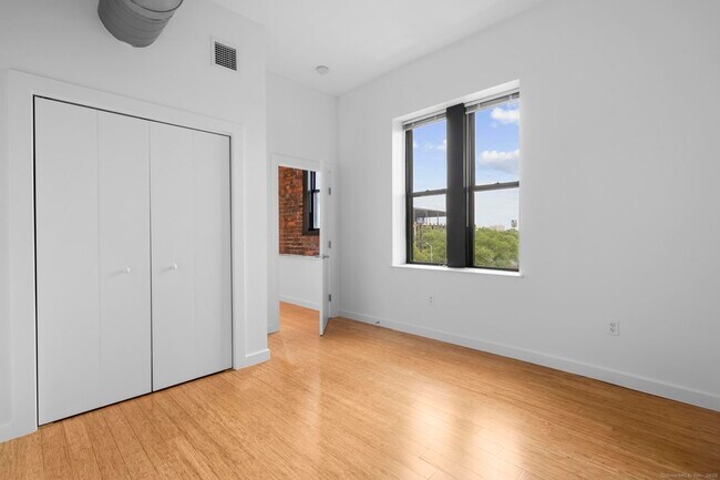 Building Photo - 881 Lafayette Blvd