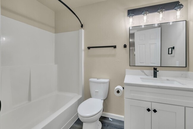 Building Photo - ONE LEVEL LIVING in Peaceful & Private Location!