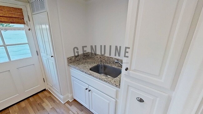 Building Photo - Beautiful Two-Level 5Bd 3.5Ba Home in Newport Beach