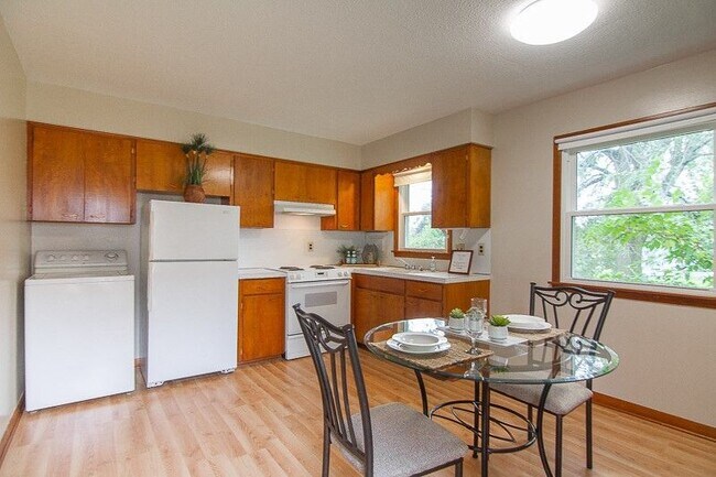 Building Photo - 306 Sycamore St