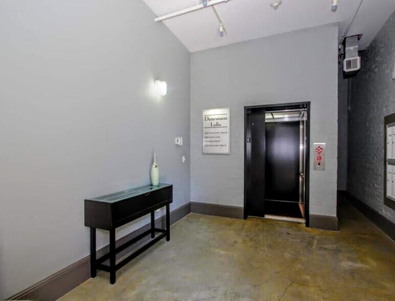 Building Photo - 1207 Vine St