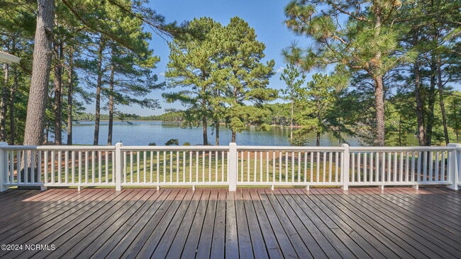 Building Photo - 11 Whisper Lake Dr