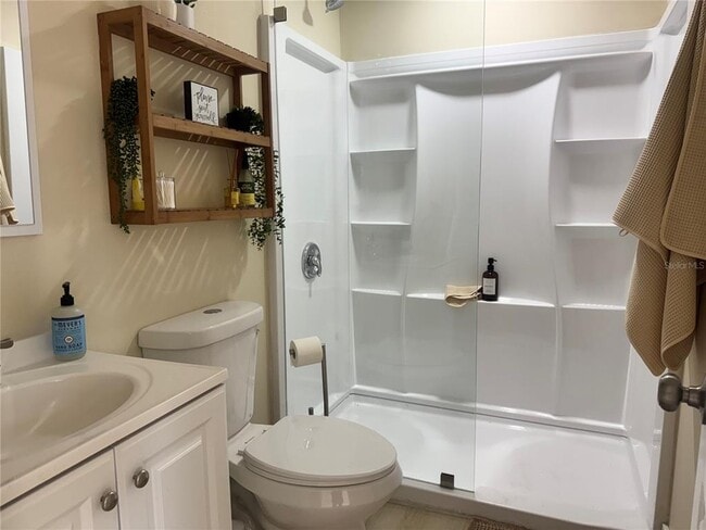 Building Photo - 4135 Des Moines St NE