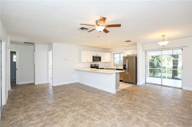 Building Photo - 861 San Remo Ave