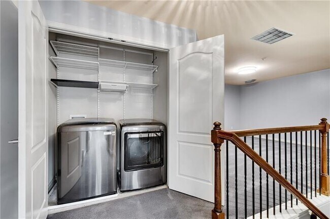 Building Photo - 2242 Knoxhill View
