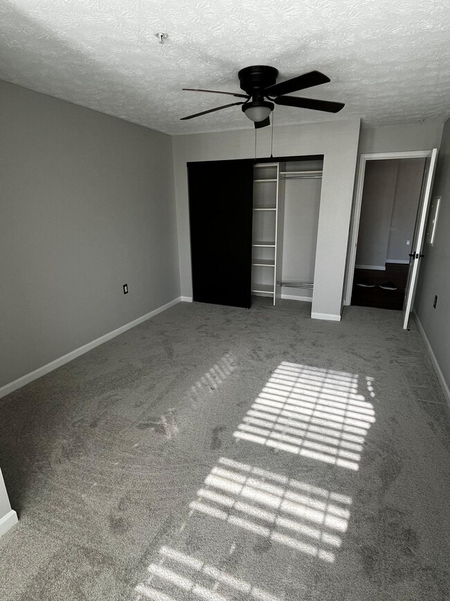 Building Photo - 8941 Town Center Cir