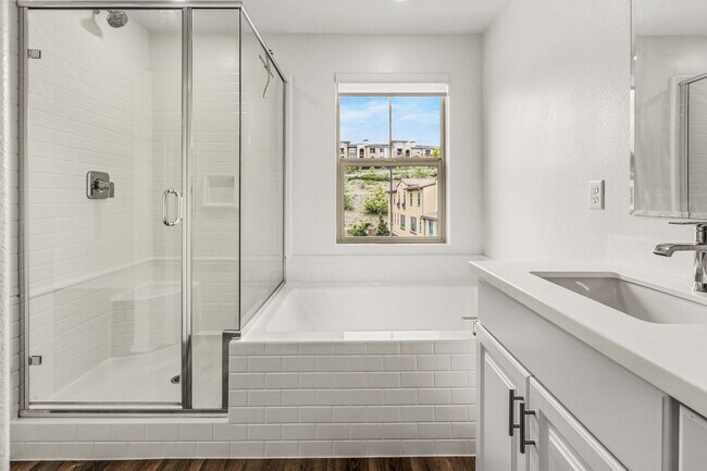 Building Photo - Highly upgraded 3 Bed 3 Bath Townhome with Resort Style Amenities