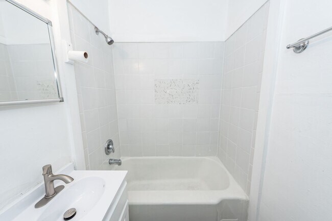 Building Photo - 3 Bedroom, 1 Bathroom Home in Dorchester Terrace - North Charleston