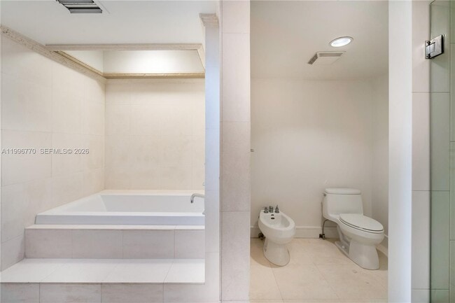 Building Photo - 181 Crandon Blvd