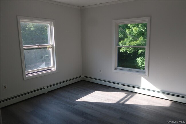 Building Photo - 9 Conklin Ln