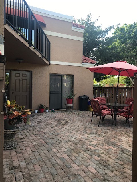 Building Photo - 8050 Severn Dr