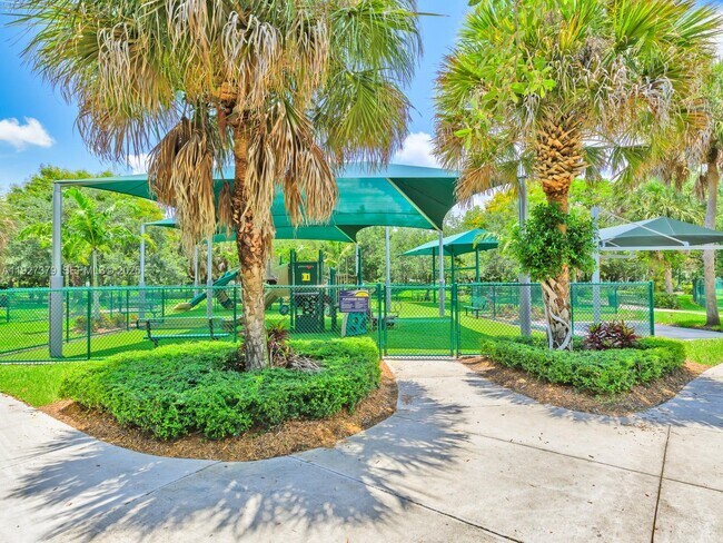 Building Photo - 933 Falling Water Rd