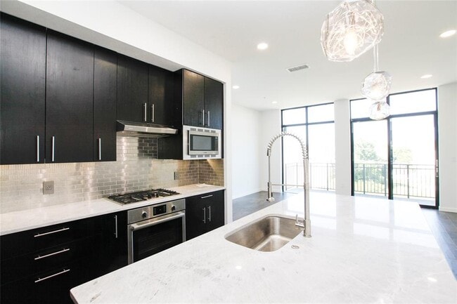 Building Photo - 4820 Caroline St