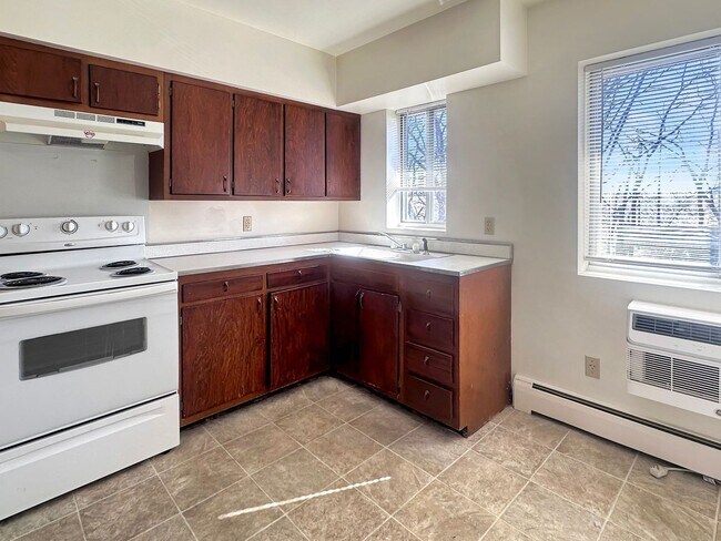 Building Photo - 2839 S Burdick St