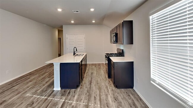 Building Photo - 3333 Hondo Ter