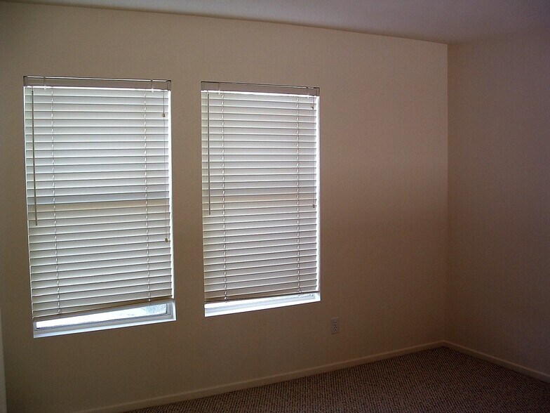 Building Photo - 43075 Avola Ct