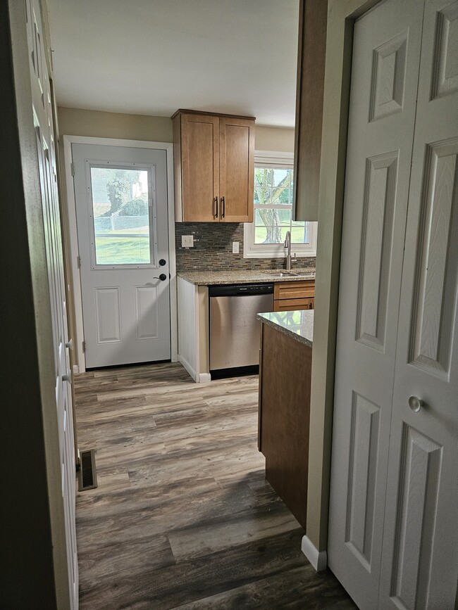 Building Photo - 38 Edenhurst Dr