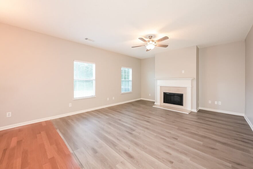Building Photo - 2115 Palatine Pl