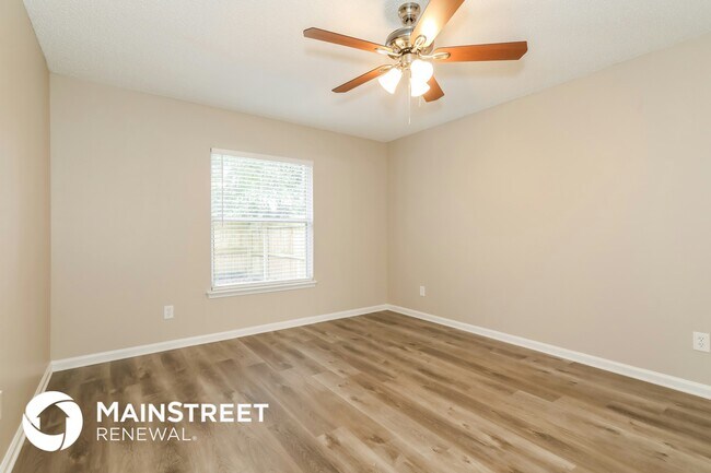 Building Photo - 611 Gum St