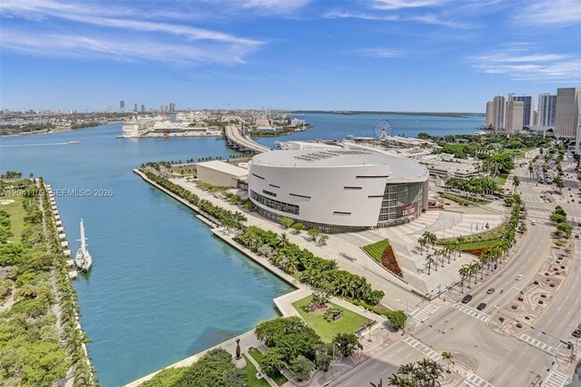 Building Photo - 900 Biscayne Blvd