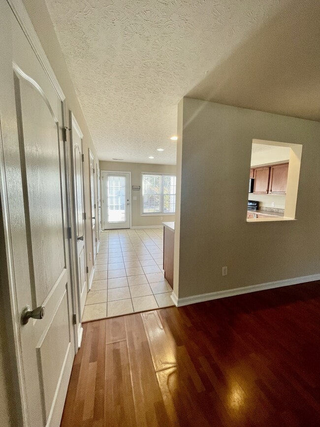 Building Photo - 607 Capstone Dr