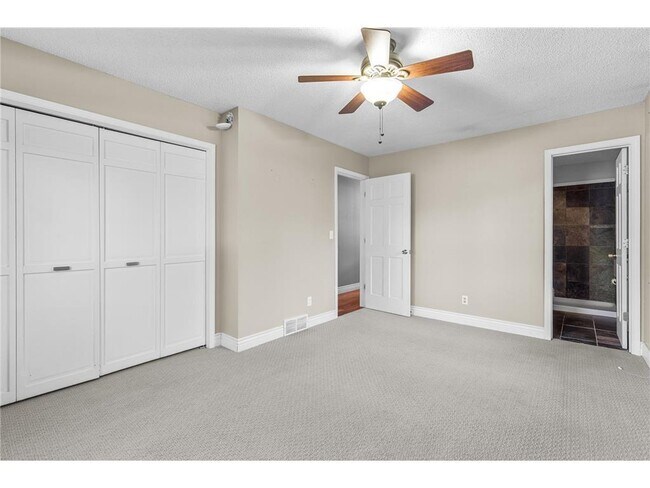 Building Photo - 16405 13th Ave N