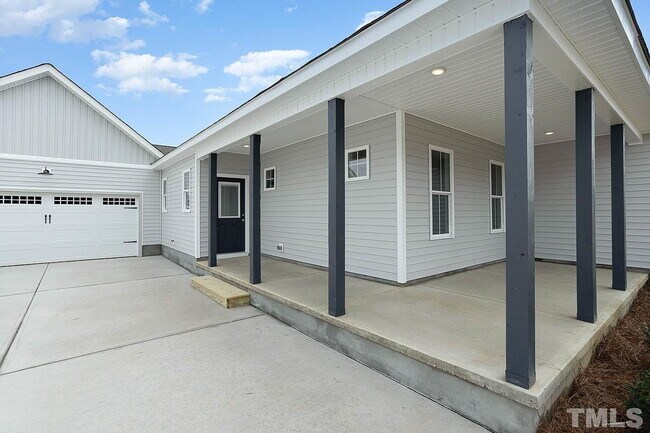 Building Photo - Single Family Home