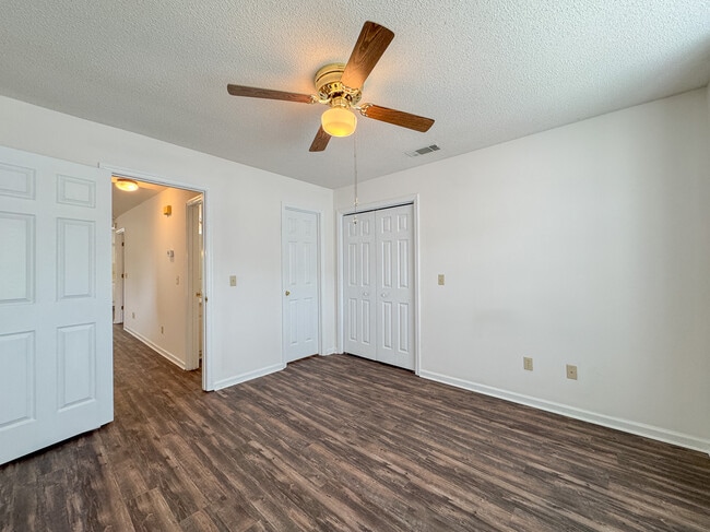 Building Photo - 7 Clayton Ln