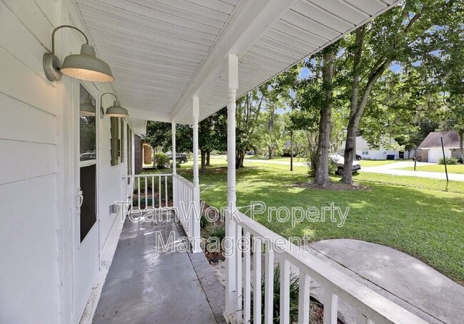 Building Photo - 2134 Vespers Dr