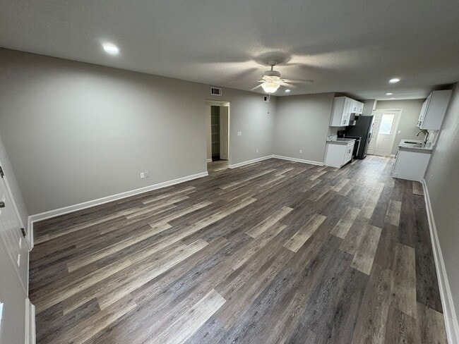 Building Photo - 3/2 Condo - Fully Renovated and Near Downt...