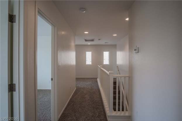 Building Photo - 10414 Lilac Square Ave