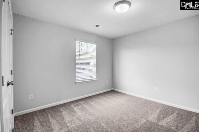 Building Photo - 917 Woodcreek Farms Rd